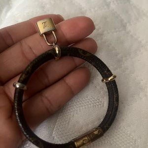 Used Louis Vuitton bracelet. The bracelet is used and in mint condition.